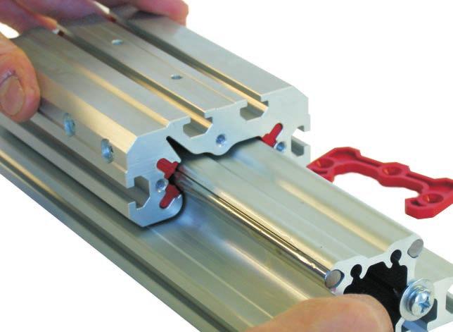 Remove the three screws and then the red plastic plate. Lubrifique as barras em aço.