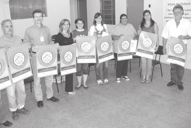 A distribuição do material didático, composto de manual do professor e caderno do aluno, às escolas ficará a cargo da Secretaria Municipal de Educação e Cultura.