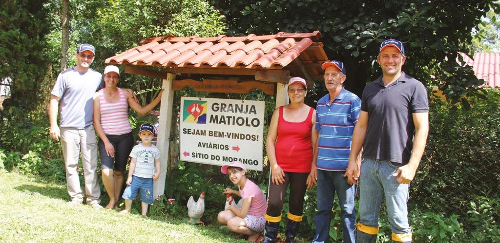 Diversificação se consolida como a melhor alternativa nas pequenas propriedades Conheça a granja Matiolo, que em 14 hectare tem três fontes de renda diferentes 10 A granja da família Matiolo, no