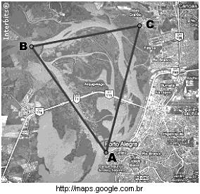 7. Na instalação das lâmpadas de uma praça de alimentação, a equipe necessitou calcular corretamente a distância entre duas delas, colocadas nos vértices B e C do triângulo, segundo a figura.