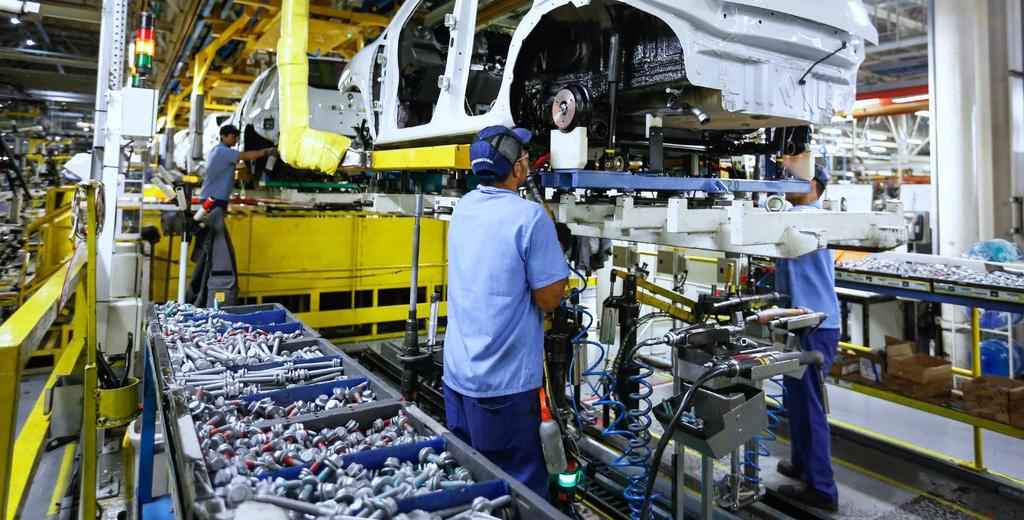 Uso da capacidade das fábricas volta ao normal em 52,4% dos setores industriais.