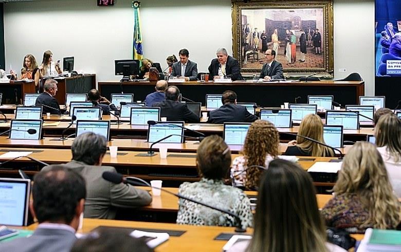 BOLETIM 345 Brasília, 8 de maio de 2017 Reforma da Previdência: relator diz que não fará alterações em texto-base O relator da reforma da Previdência na Câmara, deputado Arthur Maia (PPS-BA), disse