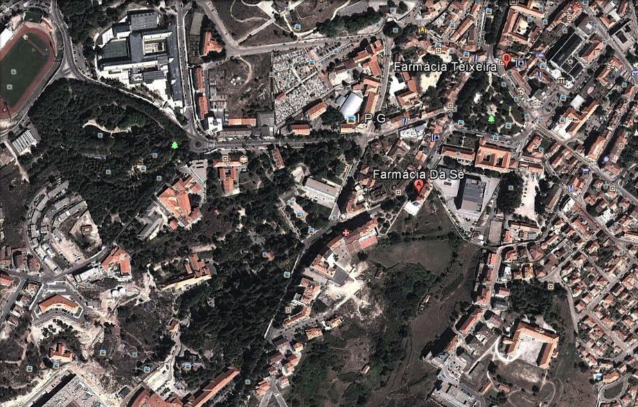 2-APRESENTAÇÃO DA FARMÁCIA DA SÉ Localiza-se na Rua Batalha Reis nº2, 6300 Guarda (Figura 3) Figura 3: Localização Geográfica da Farmácia da Sé (Fonte: Google earth) A Farmácia é facilmente visível