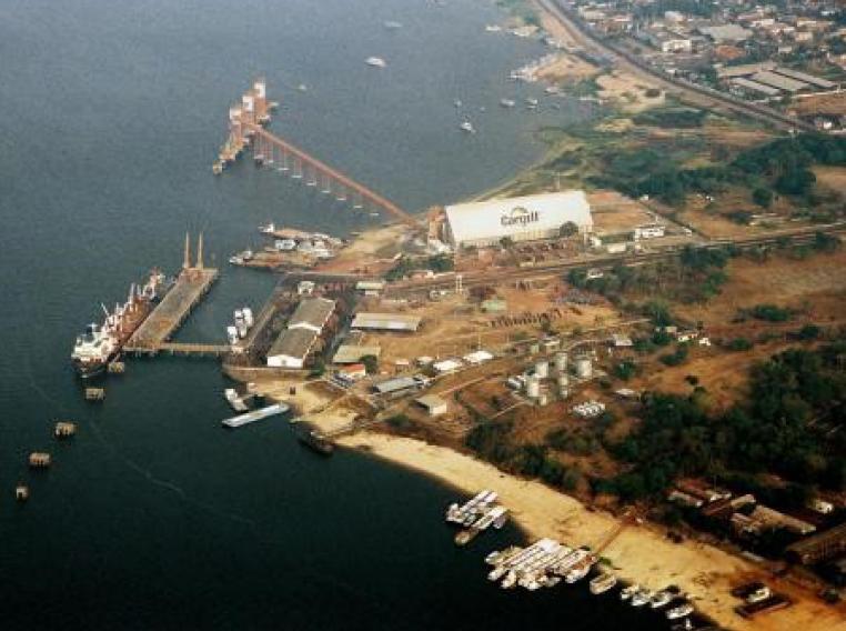 4.4. Caracterização dos portos do arco norte A Figura 2 retrata uma visão panorâmica do porto de Santarém no estado do Pará, destacando o grande terminal da Cargill instalado no porto: Figura 2.
