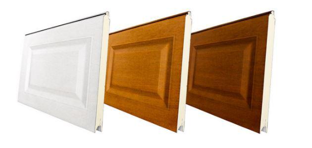 Painel Almofadado Woodgrain - Painel sandwich em secções de 500 ou 610mm de altura útil e espessura de 40mm, interior em poliuretano expandido de alta densidade e isento de CFC