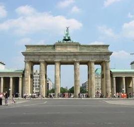 Alemanha. Um passeio panorâmico pela cidade e os seus monumentos principais.