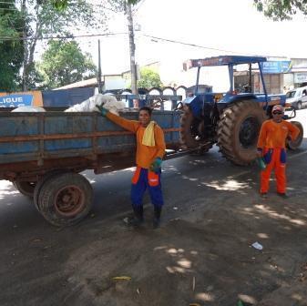 perímetro urbano, nas suas proximidades encontram-se residências, áreas com atividades agrícolas, pecuárias, e corpos d água.