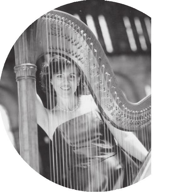 Italy Alessandra Magrini Itália Alessandra Magrini Nascida em Gênova, Itália, Alessandra iniciou seus estudos musicais no Conservatório de Músic Nicola Paganini de Gênova, onde se diplomou em harpa.