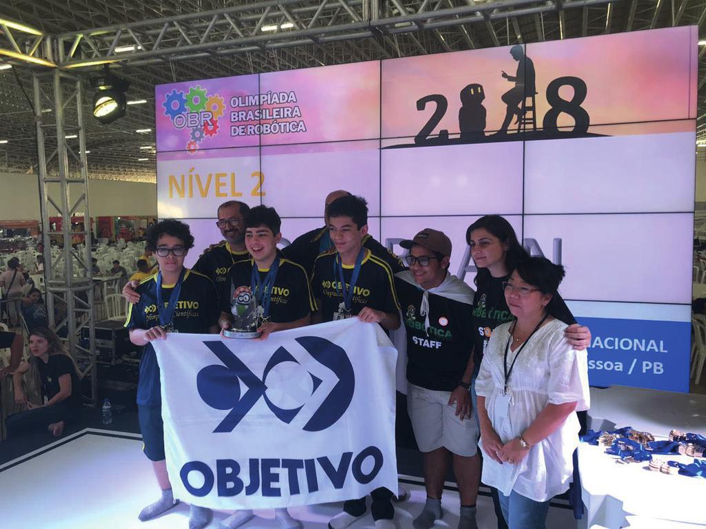 Medalha de Ouro - Rumo à ROBOCUP JUNIOR 2019 Robô Brain - São Paulo A equipe Brain já está competindo na OBR há três anos.