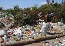 a 4,5 Km de distância da sede, com uma produção semanal de 450 toneladas Próximo ao lixão (600m) existe a comunidade Mutirão, local onde a população encontra-se mais vulnerável e corre sérios riscos