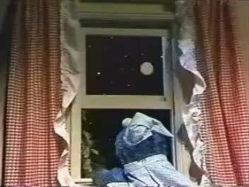 Bônus Título A noite em que o Come-Come (Vila Sésamo) percebeu que a Lua parecia um enorme biscoito e