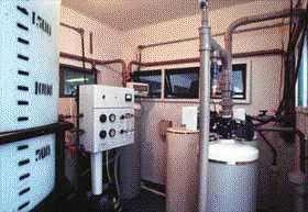 Sala de utilidades; Sala para o tratamento e reservatório de água tratada para diálise, (submetida a processos de filtragens, empregada na preparação da solução