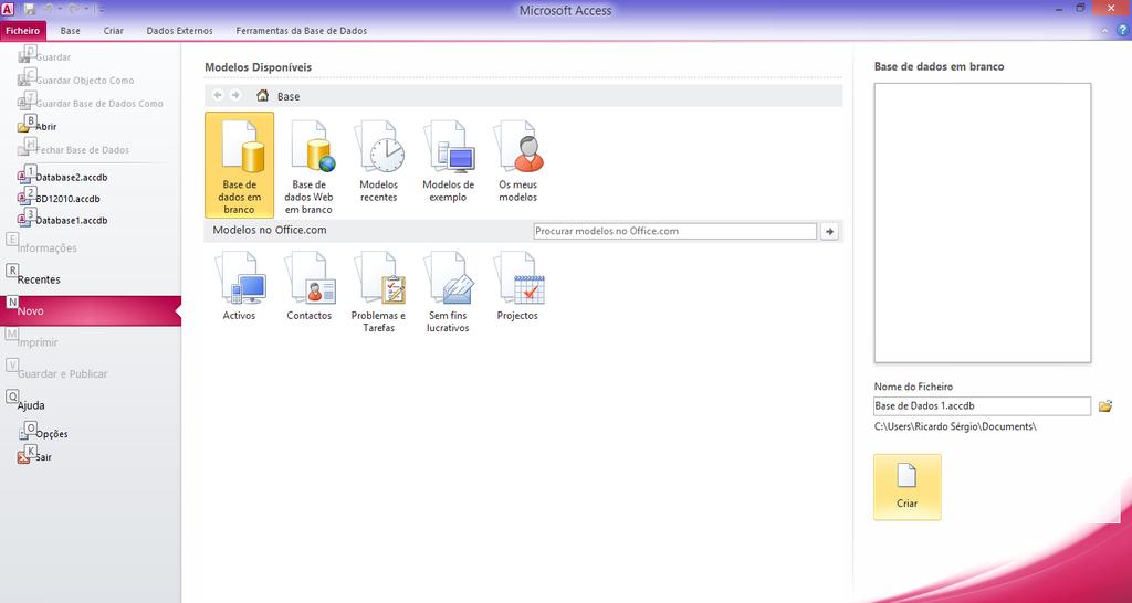 Abre o Microsoft Access. Cria um diretório na tua pen de nome Access.