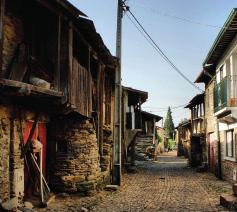 Bragança NERBA - Núcleo Empresarial da Região de Bragança Alto das Cantarias, Saída Sul 9 * *Escola Superior de