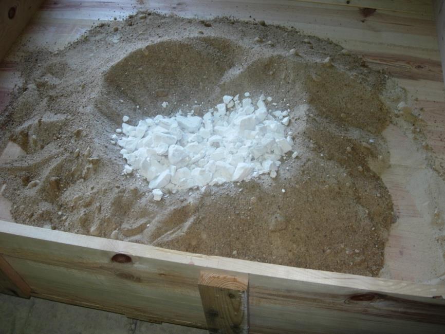 MATERIAIS Cal extinta com areia húmida (hot