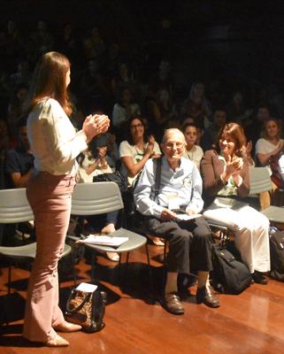 Benjamin Gilbert é reverenciado pela plateia (Foto: Alexandre Matos) Se falar sobre maconha ainda é considerado um tabu, por outro lado, a humanidade tem presenciado e participado de uma revolução