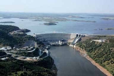 Com a implementação dos perímetros de rega do EFMA os agricultores do Alentejo recorrem cada vez mais à rega das suas culturas e o trigo não é excepção.