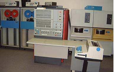 1965-1971 (Terceira Geração) Uso de circuitos integrados; Diversas aplicações; Preços mais