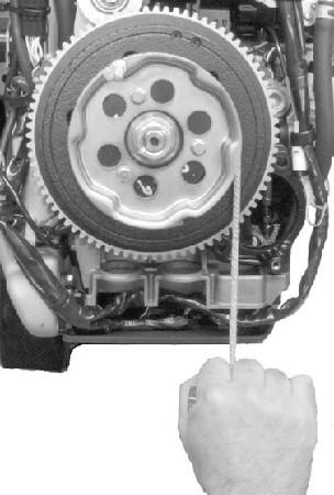 OPERAÇÃO! ADVERTÊNCIA O dispositivo de proteção de velocidde de ponto morto está intivo no momento d prtid do motor com cord de prtid de emergênci do motor.
