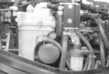 Troc de óleo do motor MANUTENÇÃO CAPACIDADE DE ÓLEO DO MOTOR A cpcidde de óleo do motor é de proximdmente 1,8 litro (1.9 qurts).. PROCEDIMENTOS PARA TROCAR O ÓLEO 1.