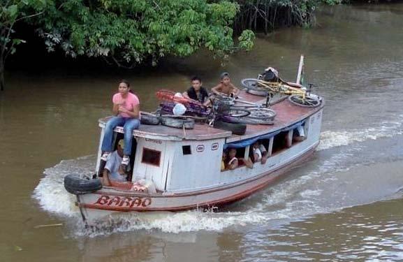 travessia. Há uma estimativa de 70 mil viagens/dia (D-Fluvial, 2009). O uso da bicicleta é generalizado, tanto para viagens de curtas distâncias como para médias e longas distâncias.