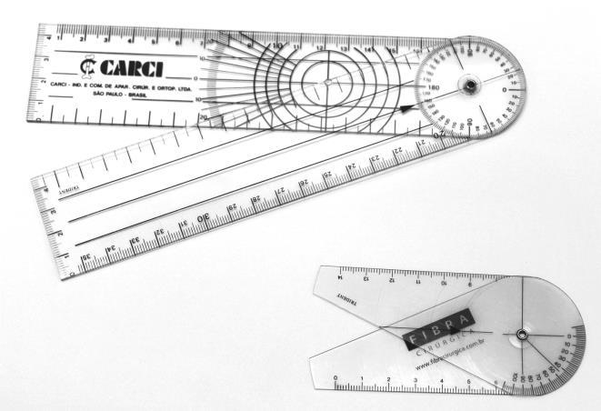 Material e métodos 37 Figura 3 - Goniômetros (Carci Inc.) utilizados para avaliação da amplitude de movimento articular de cotovelos, punho e articulações metacarpofalangeanas.