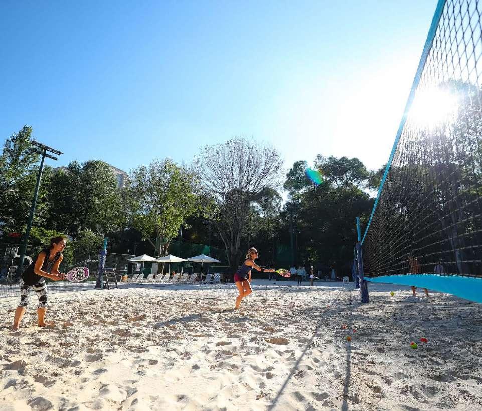 AREIAS O Vôlei e Tênis ganham novas formas de serem praticados e vêm das praias para as quadras do Clube Pinheiros, ganhando cada