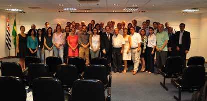 REVISTA BRASILEIRA DE CONTABILIDADE 9 Participantes da Comissão de Acompanhamento, em reunião realizada em 12/2 deste ano, em São Paulo Nacional de Desenvolvimento Econômico e Social.