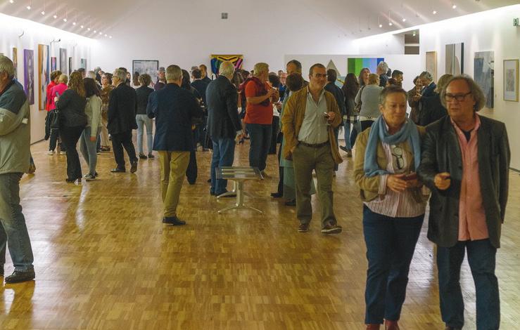 As centenas de pessoas que estiveram presentes nesta inauguração foram presenteadas durante a visita com elementos vivos da história e obras de Amadeo, em performances na própria sala de exposições.