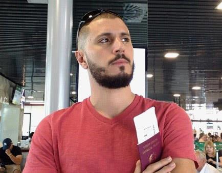 Appena sarà arrivato in aeroporto, Tarcisio dovrà capire come muoversi.