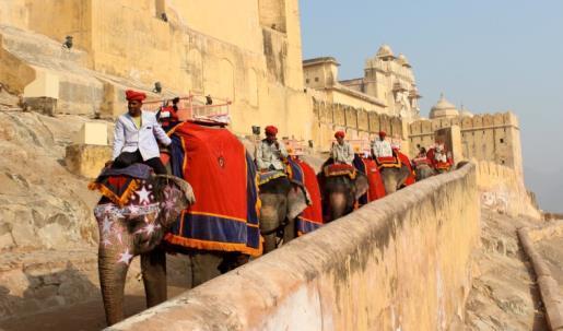 DESTAQUES DO ROTEIRO: ÍNDIA - TRIÂNGULO DOURADO PALÁCIO PRESIDENCIAL O Palácio Presidencial, em Delhi, chamado de Rashtrapati Bhavan é uma das maiores casas residenciais de chefe de estado do mundo,