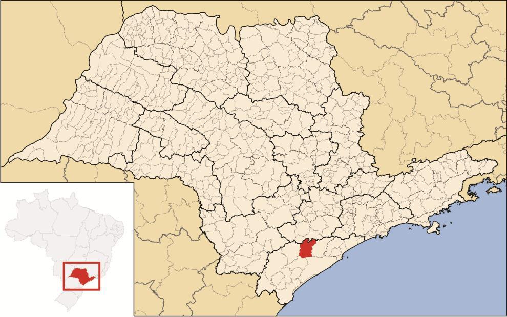 Figura 1 Localização do município de Juquiá (em vermelho) na sub-região do Vale do Ribeira (linha em negrito ao redor