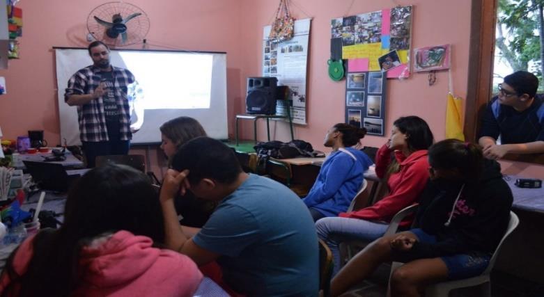 PONTO DE CULTURA FAZENDO A DIFERENÇA EM PAQUETÁ INFORMATIVO-DEZEMBRO 2016-JANEIRO 2017 ILHA DIFUSIVA INTERCÂMBIO DE PONTO A PONTO A proposta da atividade Intercâmbio de Ponto a Ponto pretende mapear