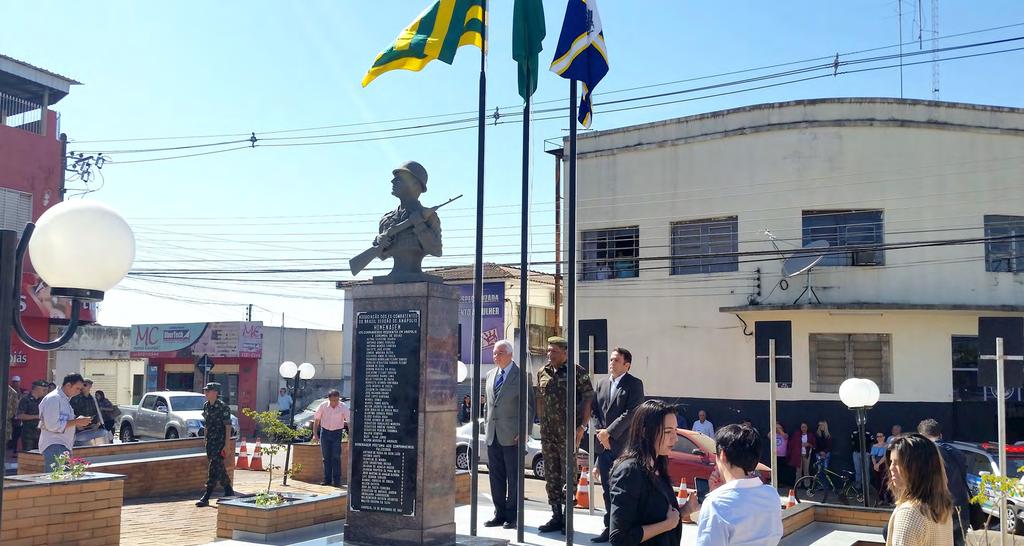 URBANISMO Praça do Expedicionário é revitalizada com parceria público-privada Localizada na região central de Anápolis, a Praça dos Expedicionários, símbolo de reconhecimento aos anapolinos que