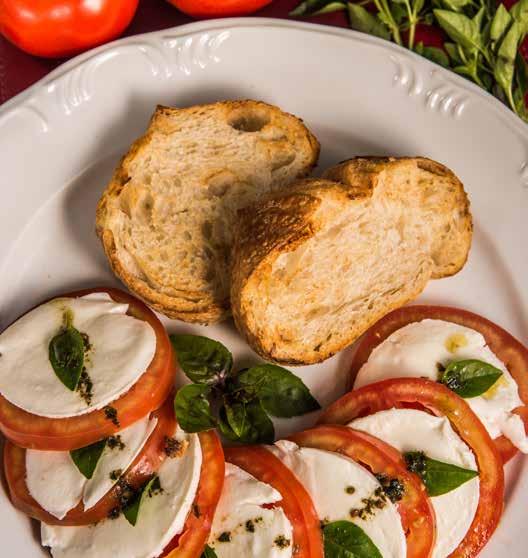 DADINHOS DE MUSSARELA CROCANTE COM MEL CAPRESE ENTRADAS SALADAS MIX DE BRUSCHETTA R$22,90 SALADA RAVELLO SERVE 2 PESSOAS R$34,90 Tomates frescos com queijo e manjericão; cogumelos Portobello e