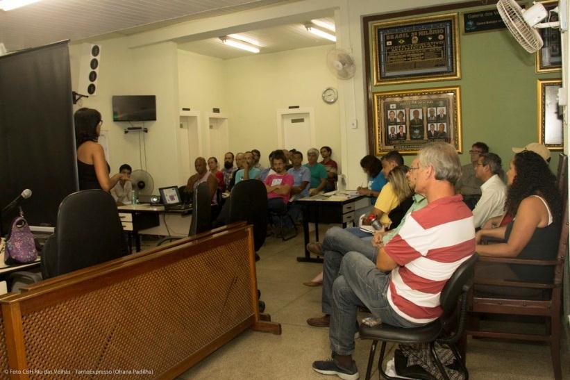 Figura 5 - Momentos de reuniões dos Subcomitês do CBH Rio das Velhas acompanhadas por equipe de mobilização social contratada. Fonte: FUNDEP, 2015.