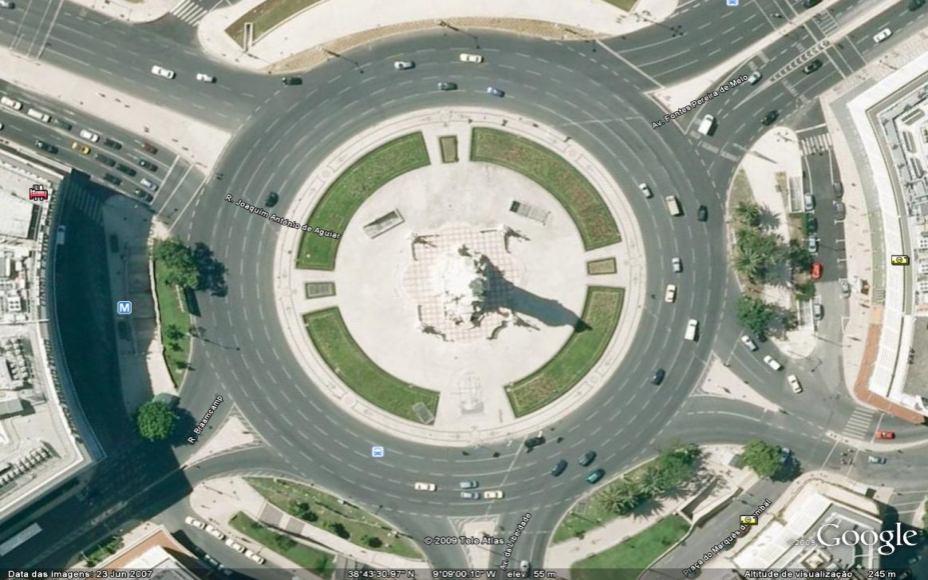 Capítulo 2 Figura 2.2 Rotunda do Marquês de Pombal, Lisboa (Google Earth,2009) Rotunda normal É o tipo de rotunda mais difundida.