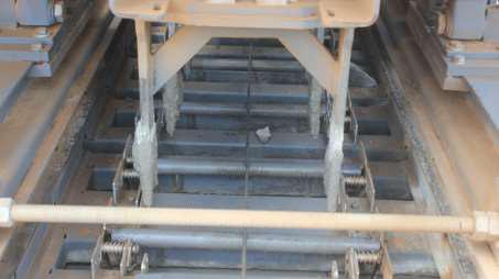As seguintes etapas são desempenhadas pelo equipamento: Nivelamento do concreto (Figura 44); Vibração do concreto ; Inserção