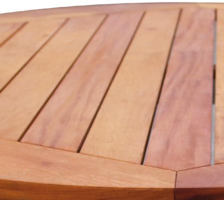 Por se tratar de um produto natural, a madeira reage às condições de uso e clima e