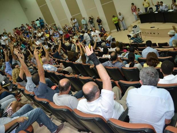 Professores e técnicos administrativos de várias universidades federais paralisaram suas atividades a partir desta quinta-feira (28).