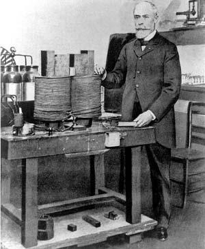 Becquerel descobre a radioatividade (1896) Estudava os fenômenos da fosforescência e