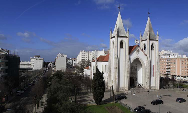 DESAFIO Este é um santo português cuja igreja que lhe é dedicada fica aqui mesmo ao lado. Na igreja de Santo Condestável! Um dia, podes pedir aos teus pais para passarem por lá.