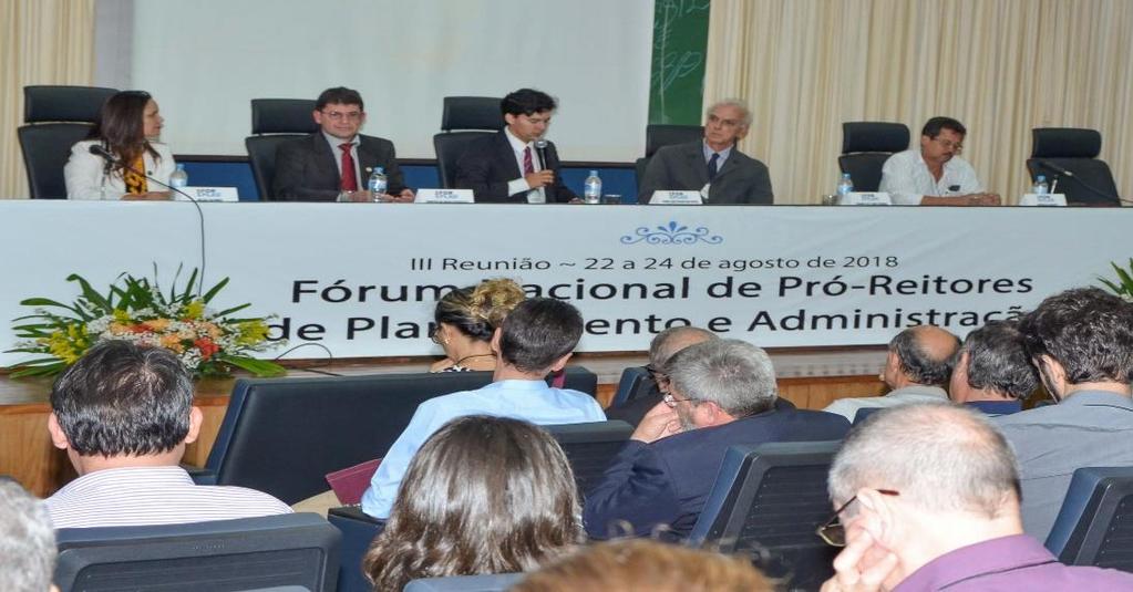 A mesa de abertura foi composta com o Reitor da UFRRJ, Ricardo Luiz Louro Berbara, o Coordenador Nacional do FORPLAD, Thiago José Galvão das Neves, o Pró-Reitor de Planejamento e Orçamento da UFRRJ,
