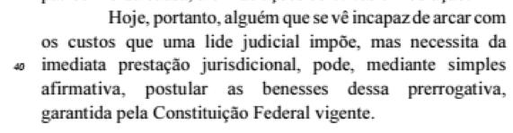 16. (CESPE 2016 DPU) Ainda a respeito das ideias e dos aspectos linguísticos do texto, julgue o item subsecutivo. O vocábulo que, em incapaz de arcar com os custos que uma lide judicial impõe (l.