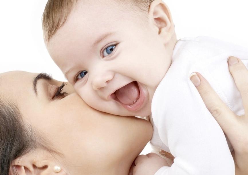 9- Contato com o bebê: atenção extrema O contato com o bebê, principalmente antes de serem tomadas algumas vacinas, deve ser rodeado de cautelas.