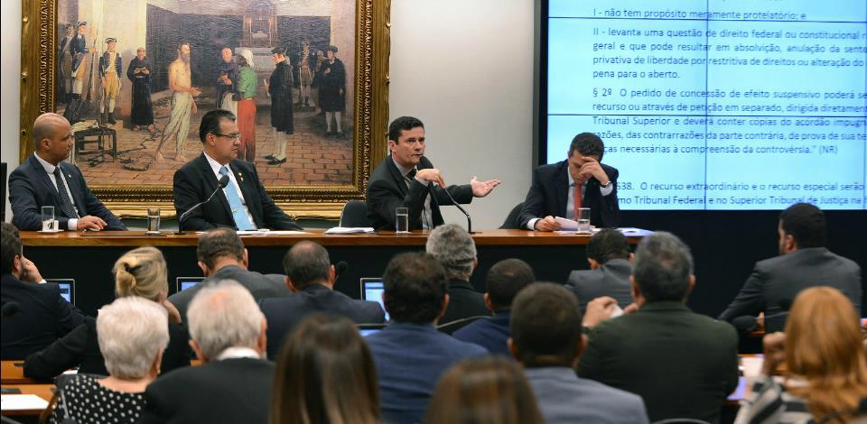Sergio Moro apresenta projeto de Lei Anticrime a deputados na Câmara Em reunião com membros da Frente Parlamentar de Segurança Pública da Casa, ministro da Justiça explicou o anteprojeto e afirmou