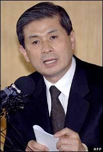 Exemplo Dr Hwang captou a imaginação da sociedade Fev 2004: Hwang Woo e sua equipe declaram que haviam criado clones de 30 embriões humanos e retirado células tronco Maio 2005: A equipe divulga que