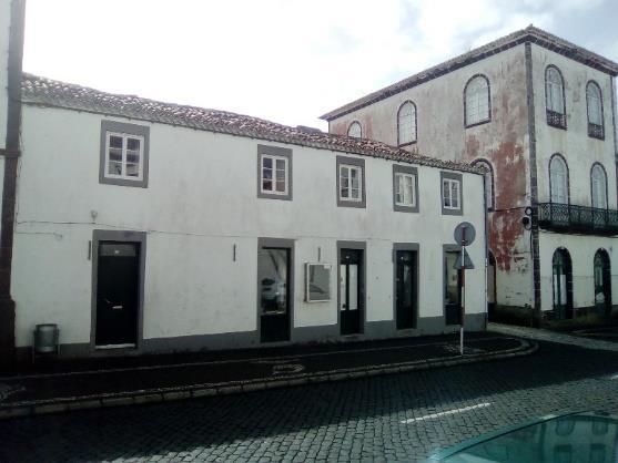 190 m, integrada no perímetro urbano da freguesia de Vila do Porto.