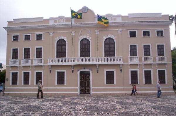 Figura 10 Catedral. Fonte: Espaço Turismo. O Prédio do Palácio Fausto Cardoso, Figura 10, abrigava antigamente a sede da Assembléia Legislativa.
