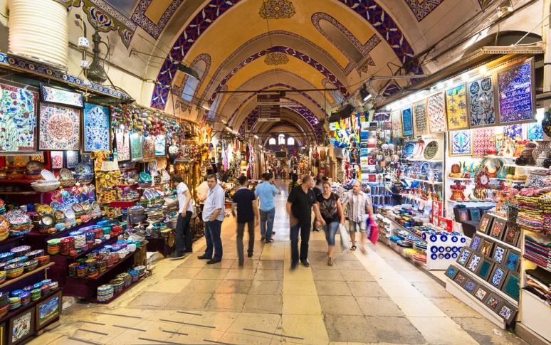 DESTAQUES DO ROTEIRO: EXPLORE TURQUIA GRAND BAZAR O Grand Bazar, em Istambul, possui lojas que vendem condimentos e especiarias, além de sementes, castanhas, frutas